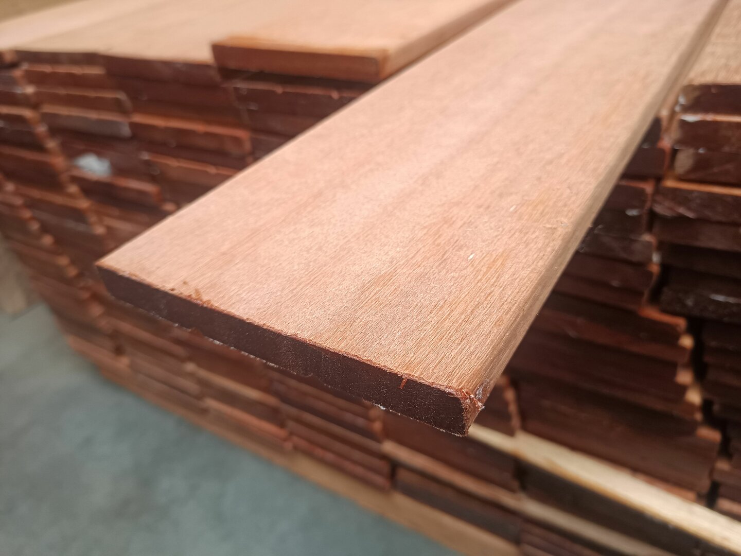Schutting/ geschaafde planken